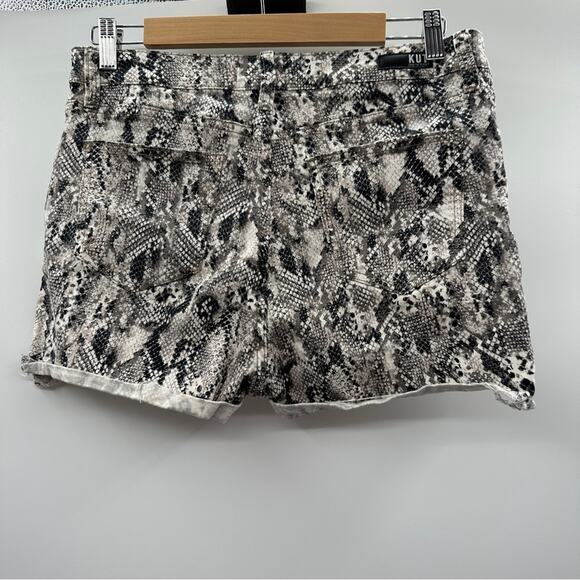 Kut From The Kloth‎ Gidget Snake Print High Rise Fray Hem Shorts Size 8 - Picture 3 of 9